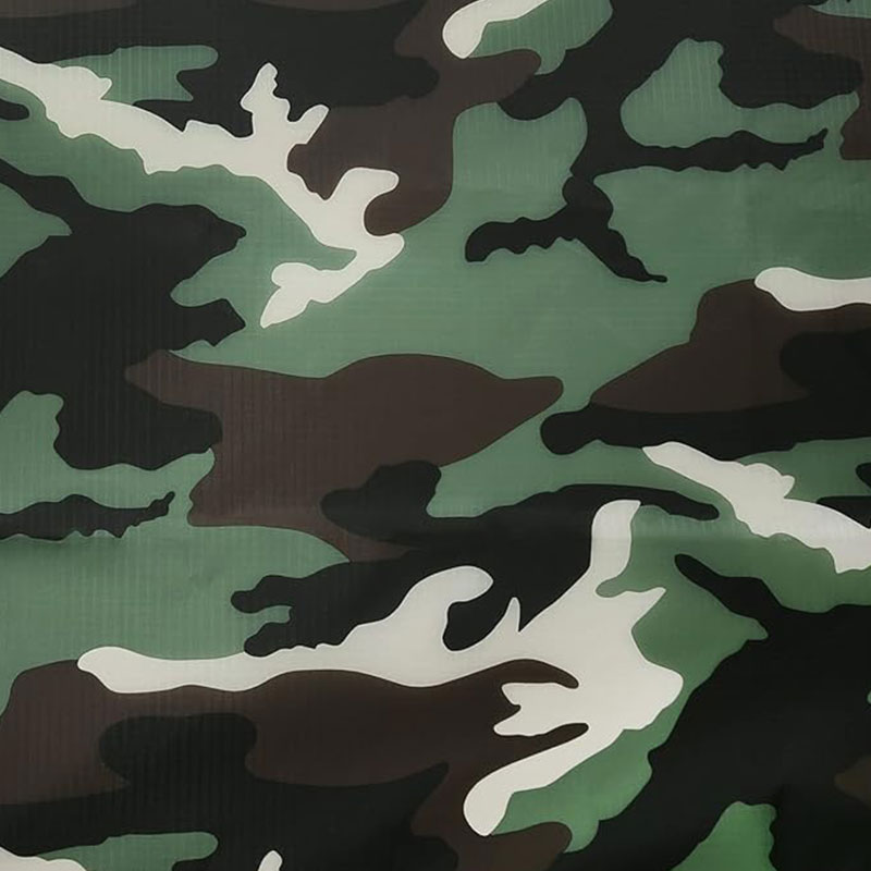 Kaj je Camo Waterproof Fabric in zakaj je bistvenega pomena za uporabo na prostem in v industriji?